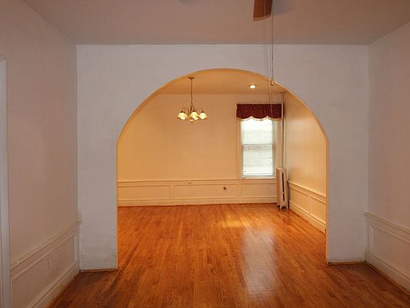4th image of 516 40th St #1