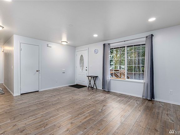 5th image of 451 E Balmoral Way