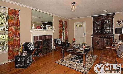 4th image of 6433 Drury Ln