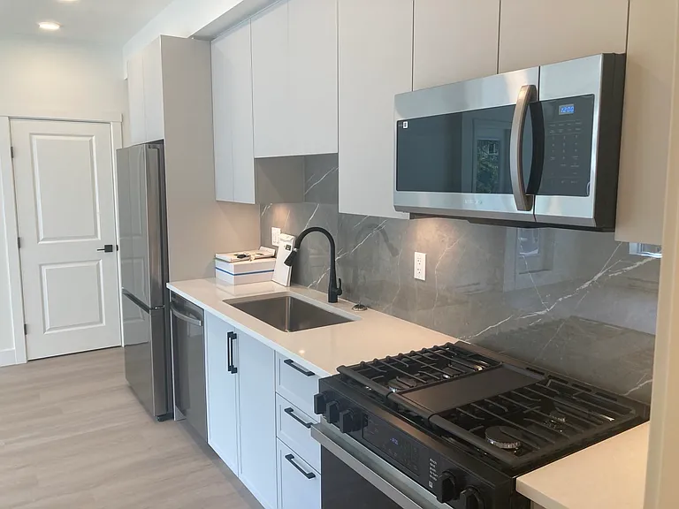 3528 146a St #514 — Photo 3