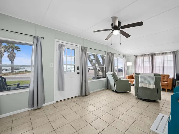 190 Lamar Beach Unit 1, Rockport, TX 78382