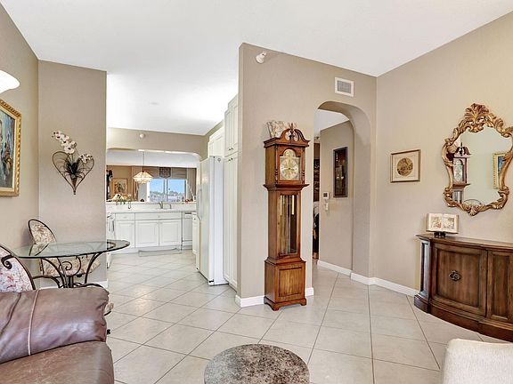 4th image of 7635 Southampton Terrace #315