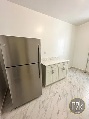 Rented by Realty 2000 Corp | media 10