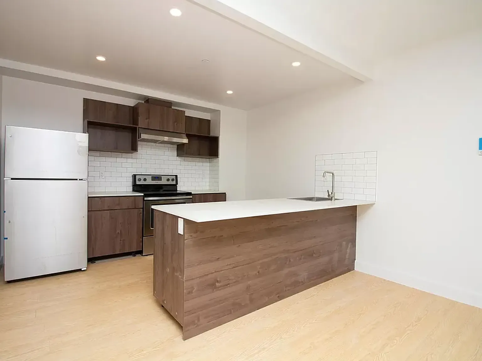 379 Harman Street — Photo 4