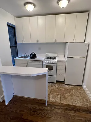 Rented by Glasser Realty LLC | media 16