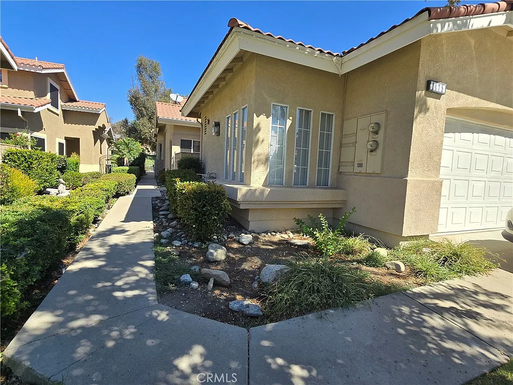 2 bed, 2.5 bath, 1754 sqft, $3,500 — Photo 2