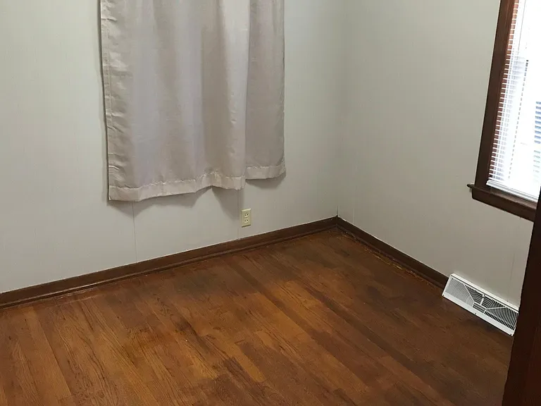 1210 Calgary St NE — Photo 8