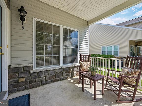 3rd image of 5 Charles Cir