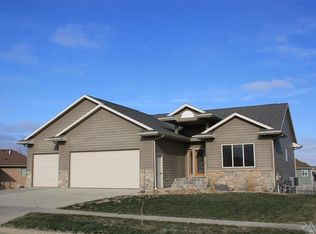 7649 S Rose Crest Trl, Sioux Falls, SD 57108