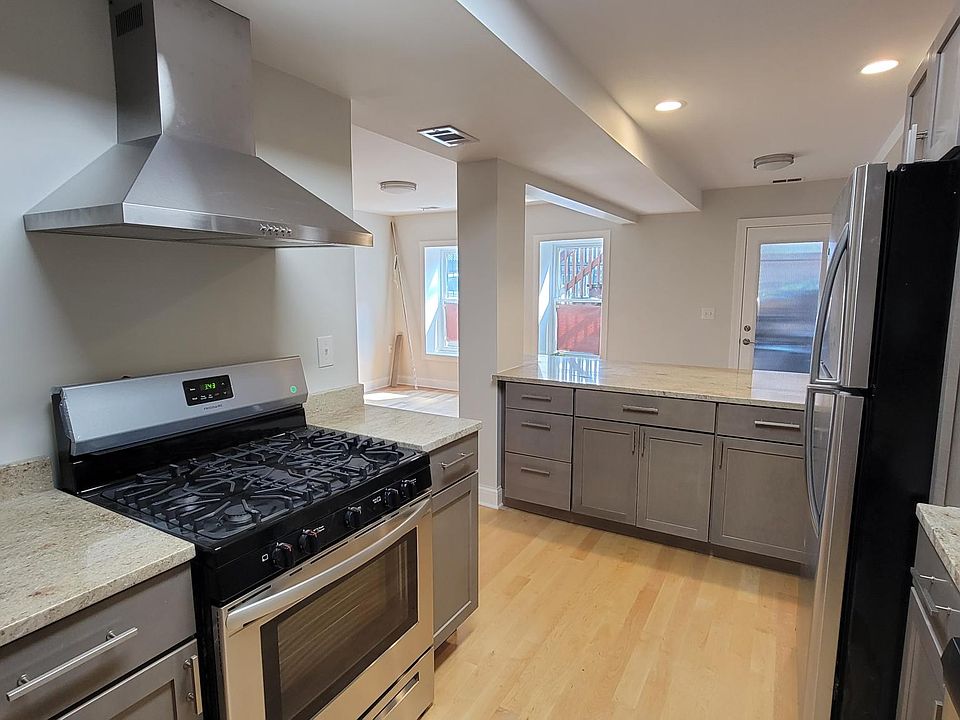 1st image of 2209 N Clybourn Ave #G