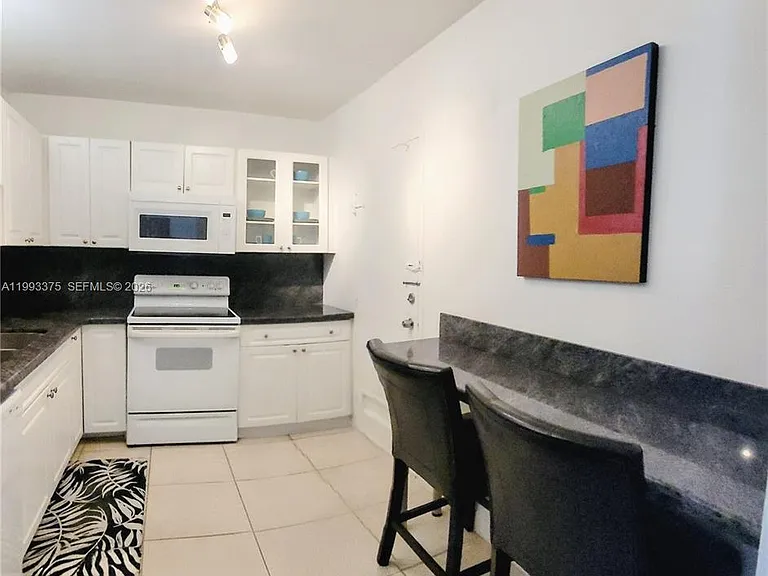 400 S Kings Point Dr #220 — Photo 13