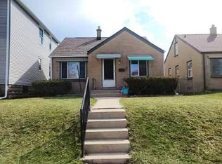 3664 S Iowa Ave, St Francis, WI 53235