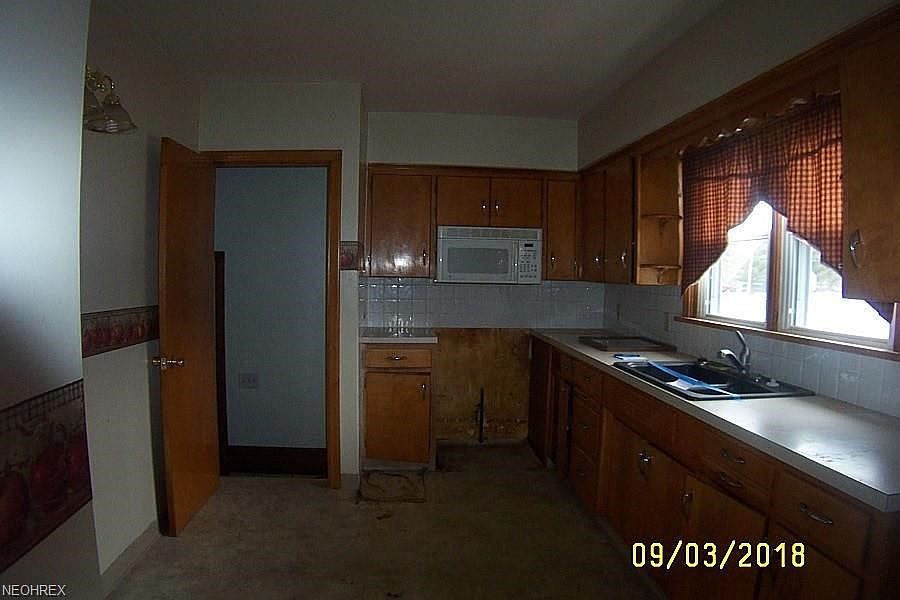 2nd image of 1256 Elm St