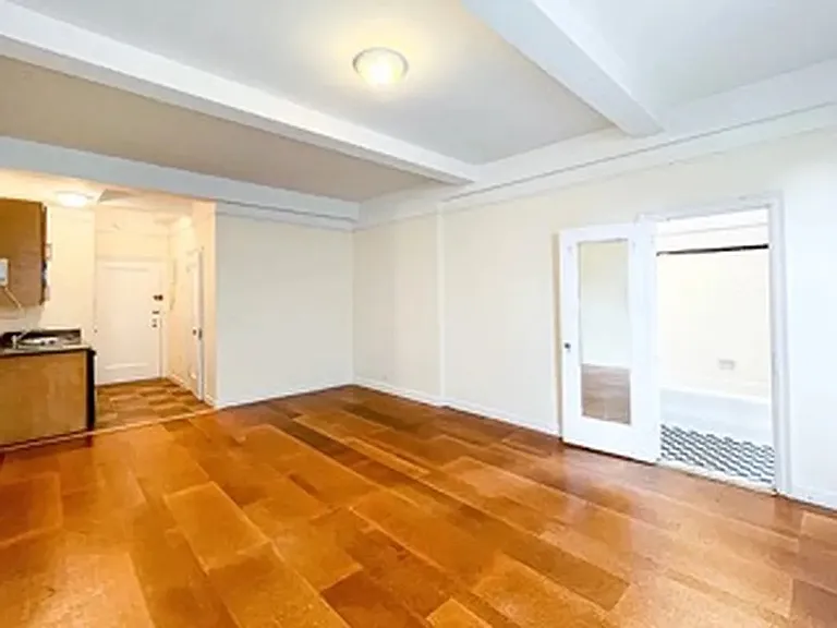 310 Riverside Dr #411 — Photo 2