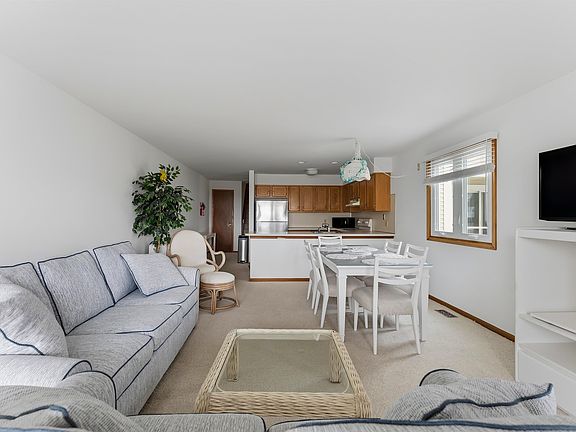 4th image of 1719 Ocean Dr APT 2