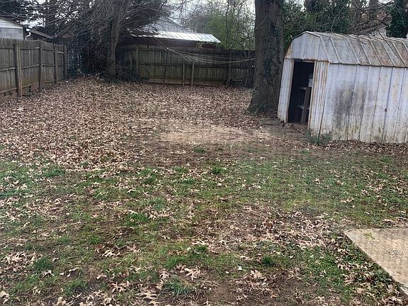 5th image of 806 Erskine Ave