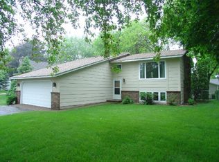 571 Kent Cir, Shoreview, MN 55126