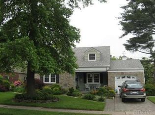 40 Salem Rd, Merrick, NY 11566