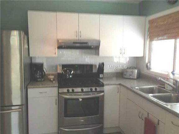 4th image of 218 12th Ave N