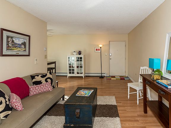 4th image of 1045 N Pennsylvania St APT 201