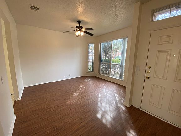 3rd image of 4809 Parkmount Dr