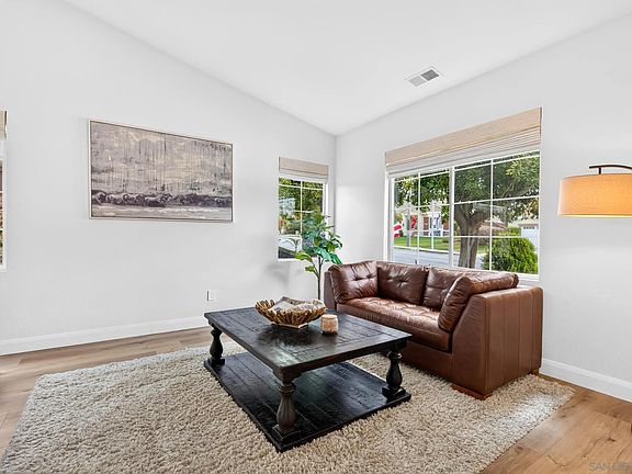 5th image of 803 El Caballo Dr