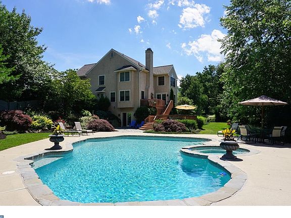 2nd image of 922 Schuyler Dr