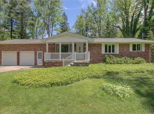 7 Forsythia Ct, Orchard Park, NY 14127