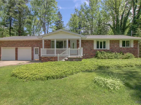 7 Forsythia Ct, Orchard Park, NY 14127