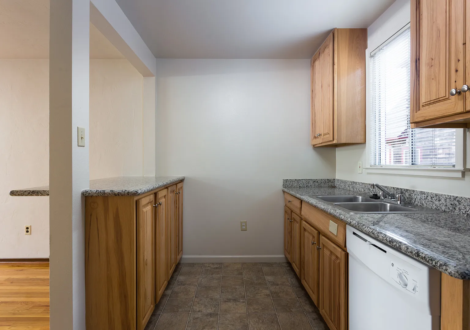 6601 - 6605 Moeser — Photo 4