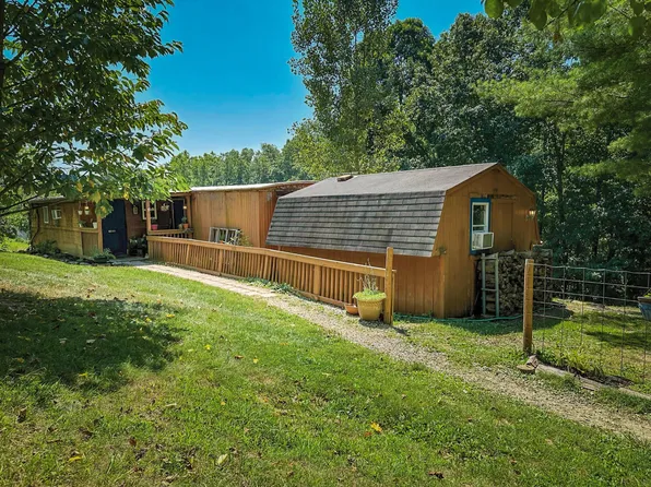 33041 Oliver Rd, Logan, OH 43138