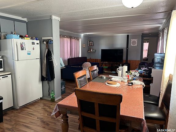 5th image of 833 Beryl Avenue