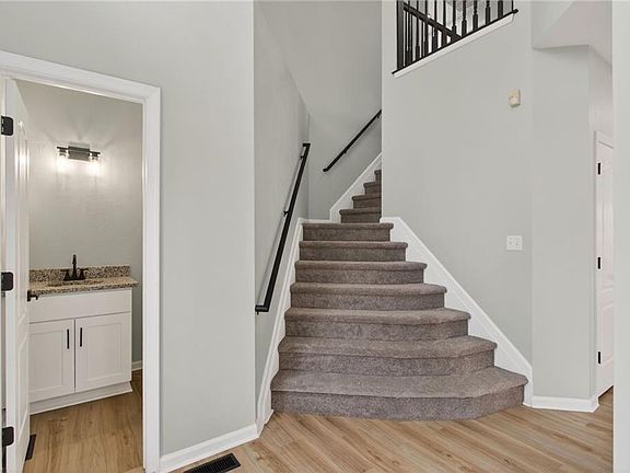 4th image of 740 Willow Brook Rd