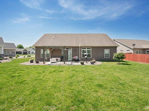 5th image of 1736 Pond View Dr
