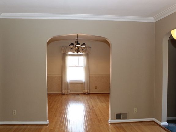 5th image of 443 S Lincoln Park Dr