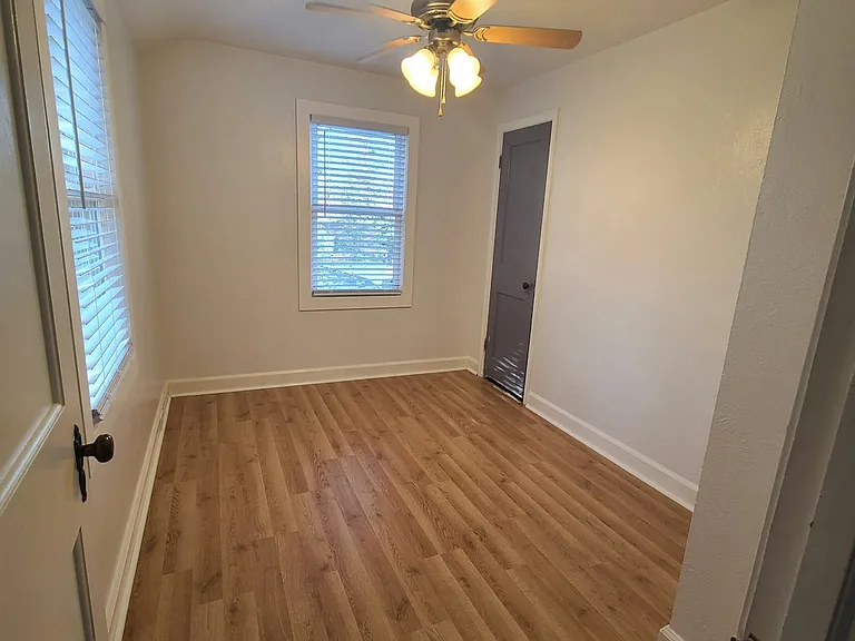 330 Drake St — Photo 19
