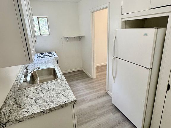 5th image of 721 W 3rd St APT C