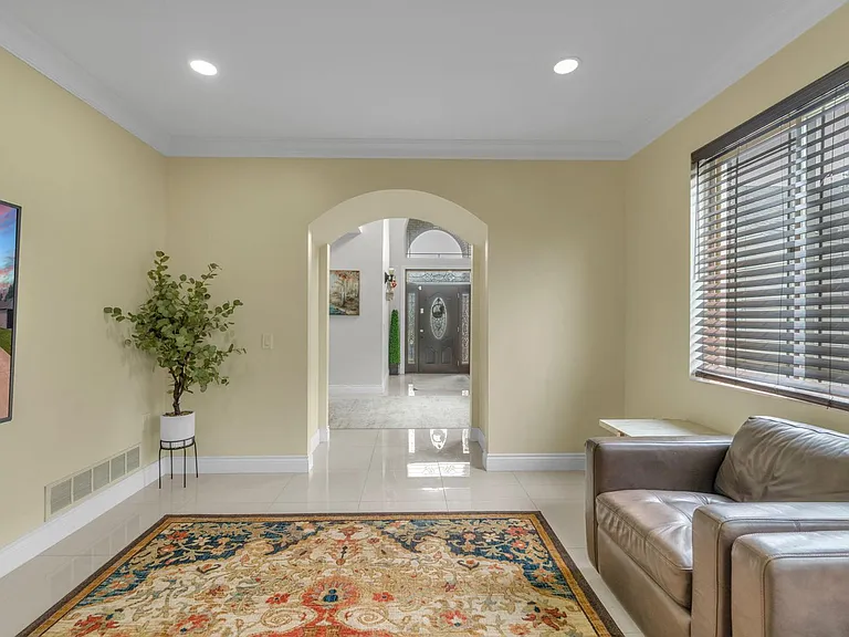 5977 Nightingale St — Photo 11