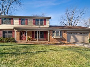 1114 Cayuga Dr, Northbrook, IL