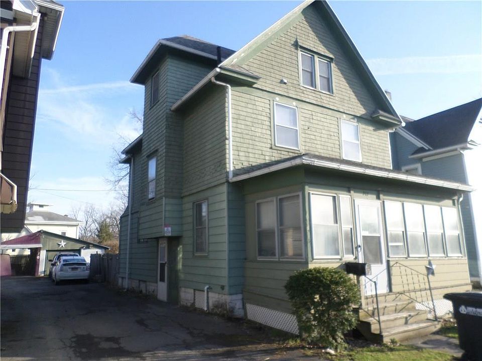 1st image of 213 E Elm St