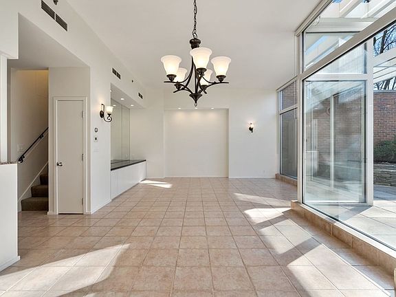 3rd image of 975 Memorial Dr APT 204