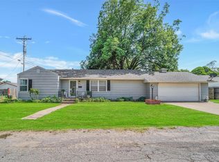 214 E Van Buren St, Mangum, OK 73554
