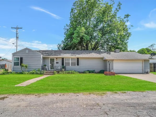 214 E Van Buren St, Mangum, OK 73554