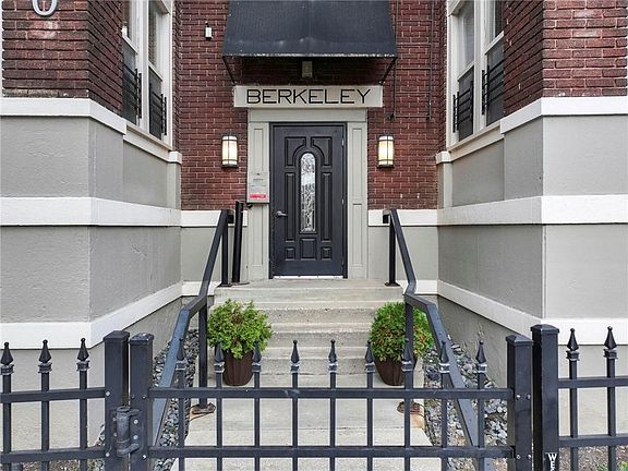 2nd image of 200 E 43rd St APT 201