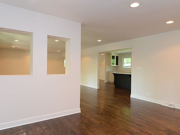 3rd image of 871 Stonegate Dr