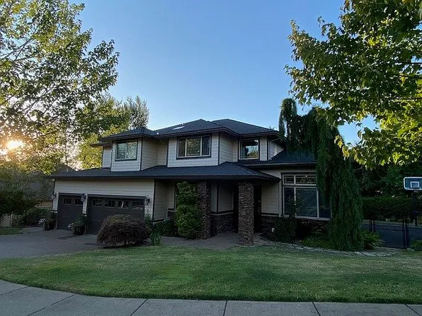 12375 SE Eagle Glen Dr, Happy Valley, OR 97086