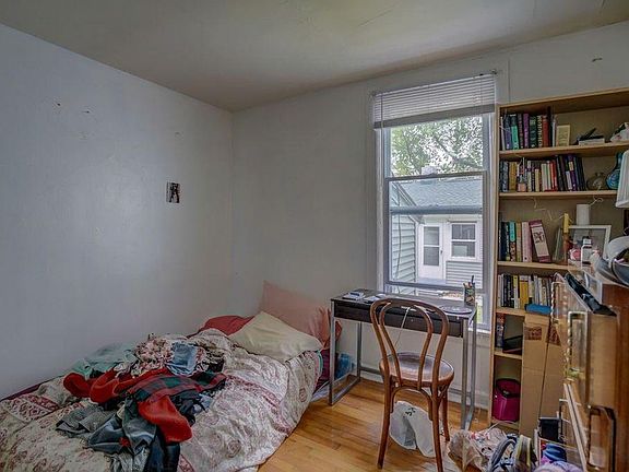 4th image of 407 W Doty St APT 1