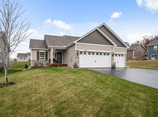 1410 Amberglen Cir, Shakopee, MN 55379