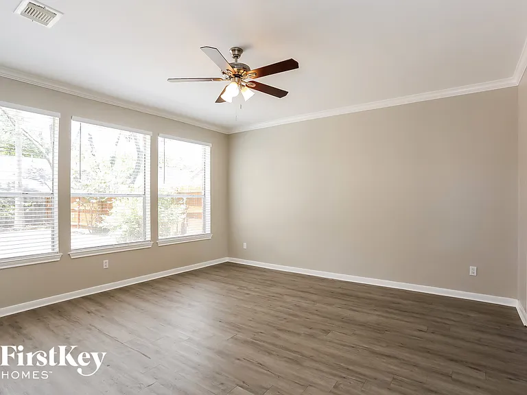 5711 Parryville Dr — Photo 3