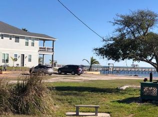 1005 E Lamar St, Rockport, TX 78382